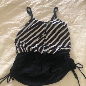 Skirted swim suit